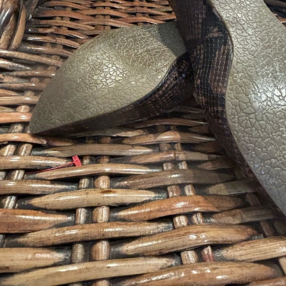 Steve Madden Feather Brown Snakeskin Loafers in size 7. Great condition - Picture 8 of 9
